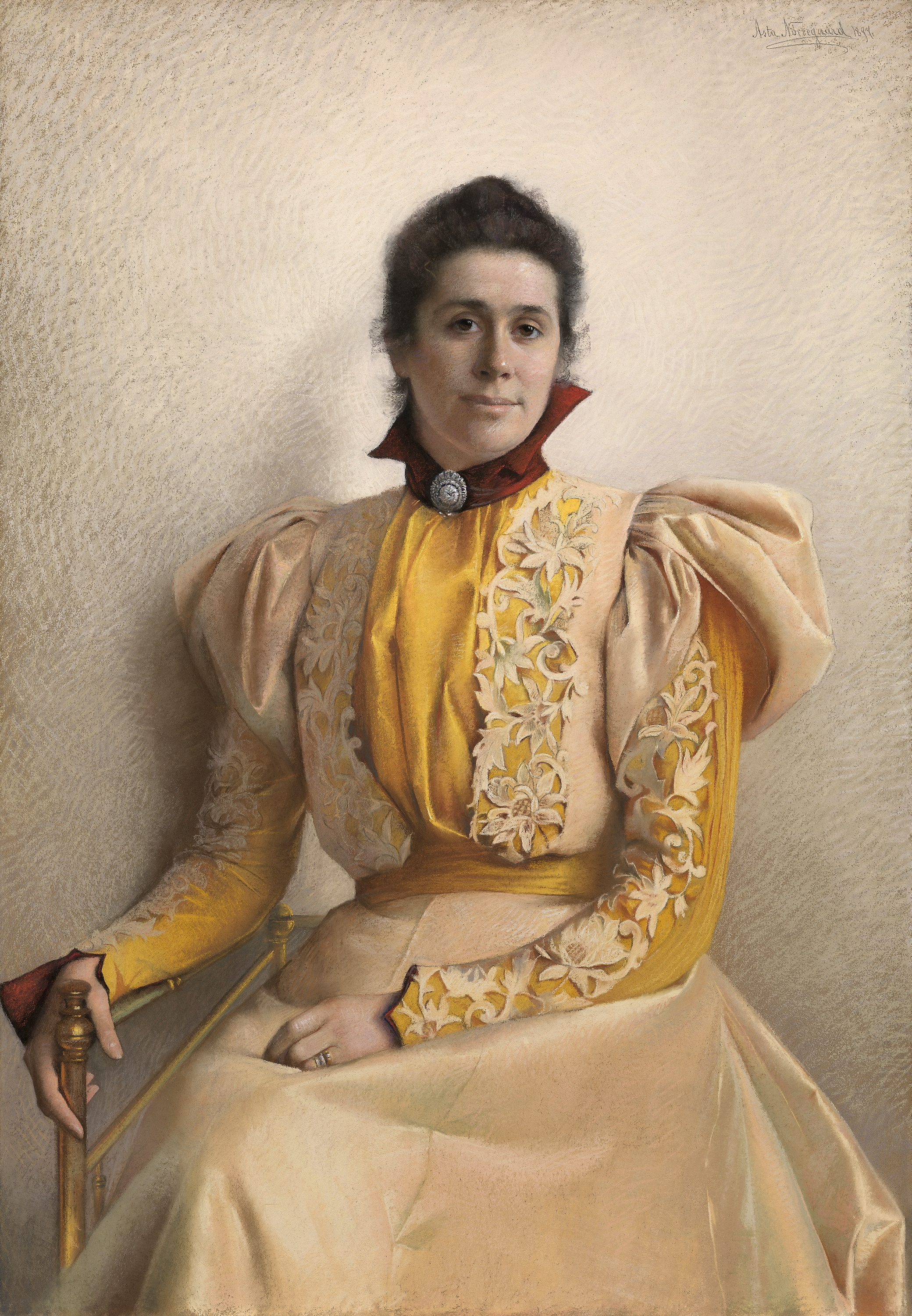 Asta Nørregaard, «Marthine Cappelen Hjort, f. Kiær», 1897. Maleri fra 1897 av kvinne i gul kjole