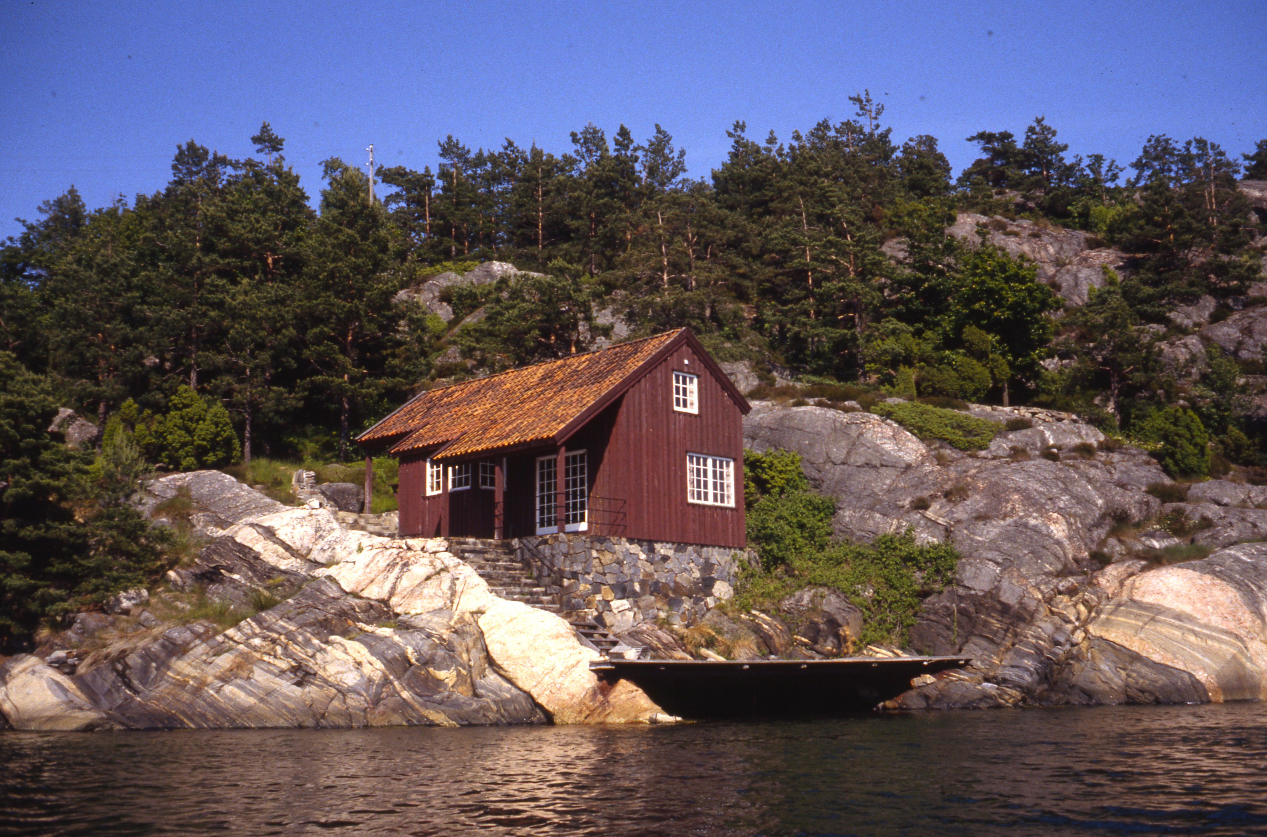 Wenche Selmer og Jens Selmer, Sommerhus på Fjelldalsøy, 1961.
